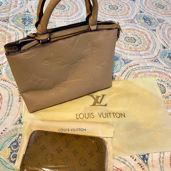 Louis Vuitton Look a Like Purse and Wallet - Picture 7 of 12